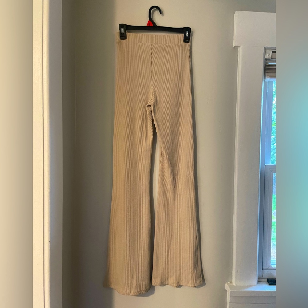 Zara High Rise Flare Ribbed Knit Leggings. SIZE SMALL.  NEW CONDITION.